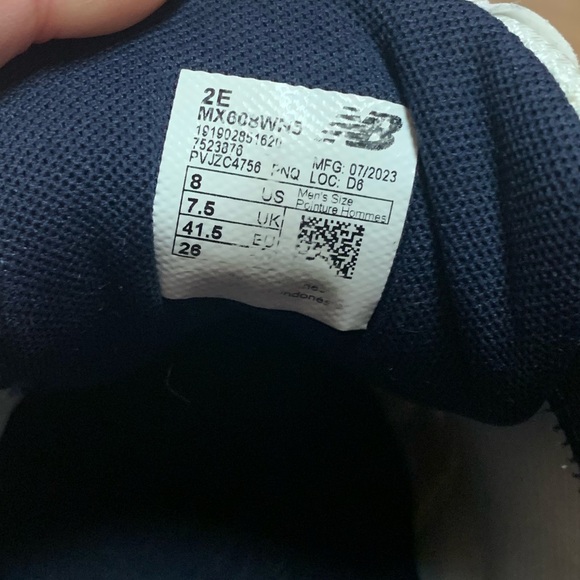 EUC Men’s 8 2E Athletic shoes - Picture 2 of 7